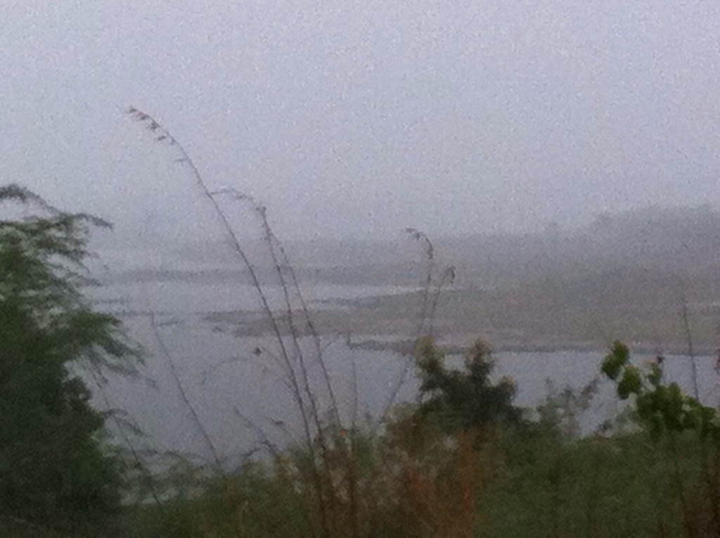 Chuva caindo sobre a Barragem de Brotas, em Afogados da Ingazeira: esperança renovada. Foto: Nill Júnior.