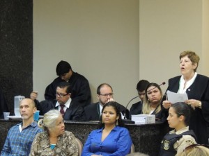 Tereza Joacy, advogada de Jorge Beltrão, fez várias intervenções durante a explanação da promotora (Foto: Katherine Coutinho/G1)